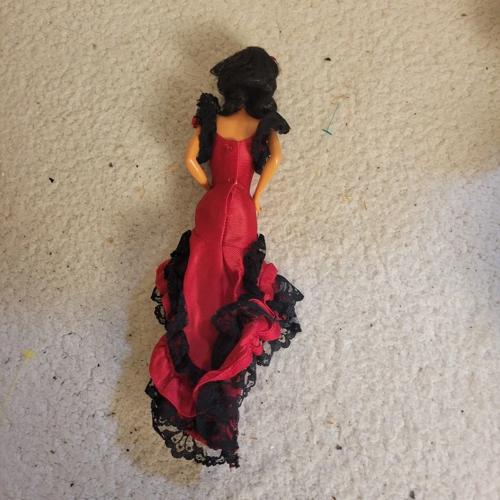 1982 Spanish Barbie Dolls of the World #4031 Red Black Flamenco Dress Vintage